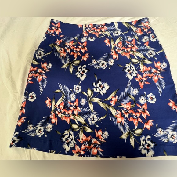 MARIO SERRANI PULL ON STRETCH SKORT SKIRT BLUE FLORAL SMALL  NEW WITHOUT TAGS - Picture 6 of 7